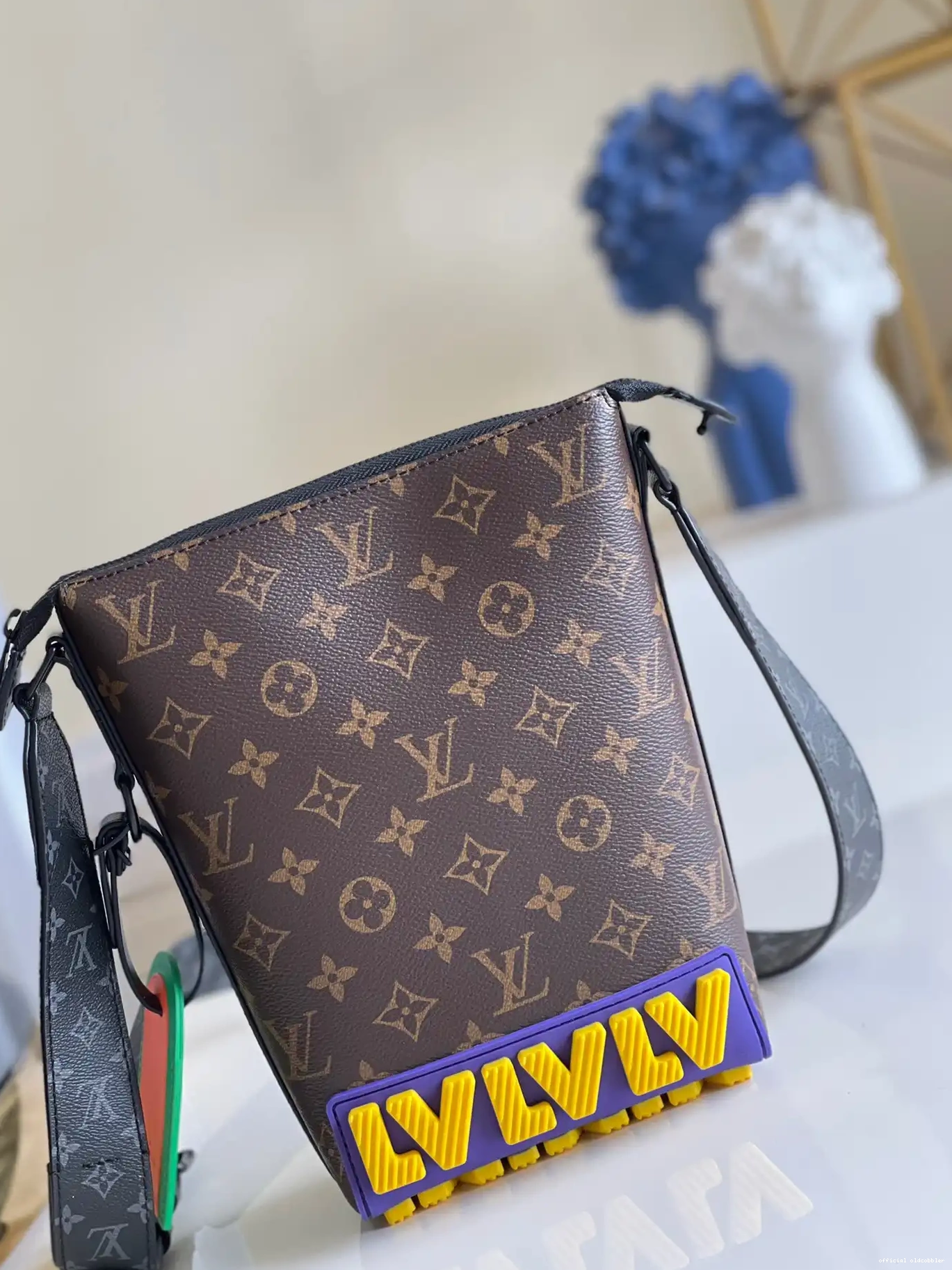LOUIS MESSENGER VUITTON CRUISER 0523